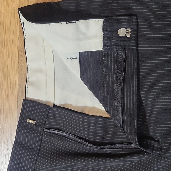 VANHEUSEN Boys' Black Pinstripe Flat Front Polyester Rayon Dress Pants - 16 Slim - Picture 5 of 16